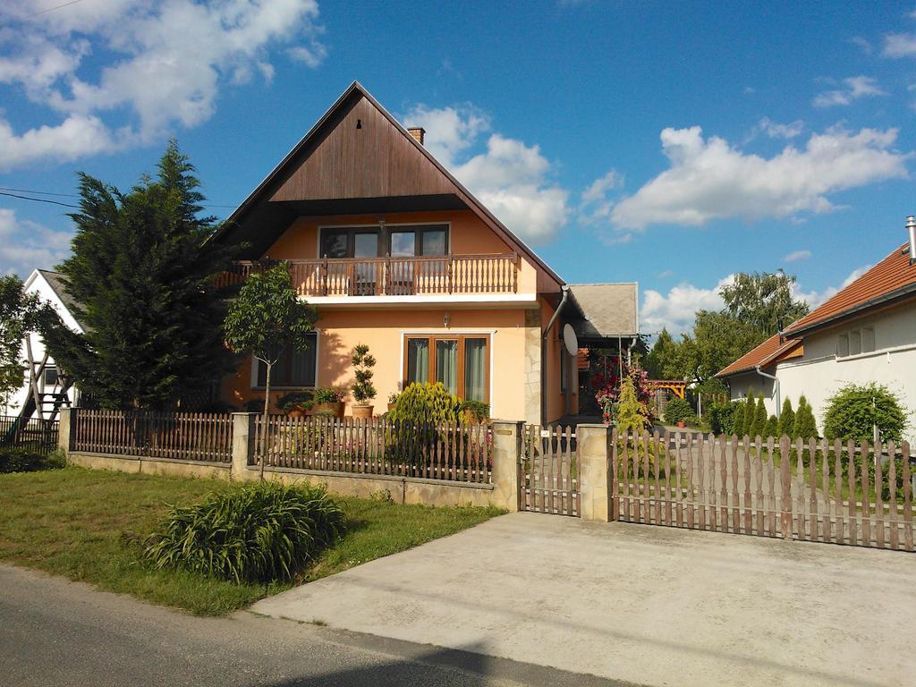 Valentin Vendeghaz Hotel Balatonlelle Exterior foto