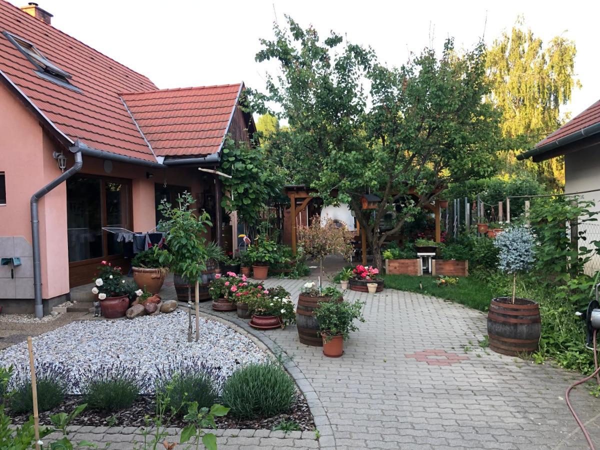Valentin Vendeghaz Hotel Balatonlelle Exterior foto