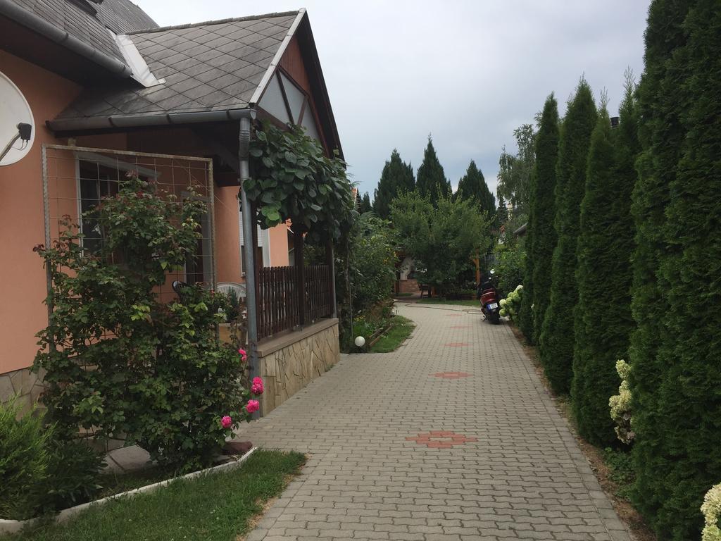 Valentin Vendeghaz Hotel Balatonlelle Exterior foto