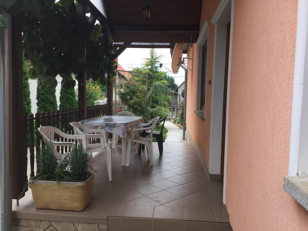 Valentin Vendeghaz Hotel Balatonlelle Exterior foto