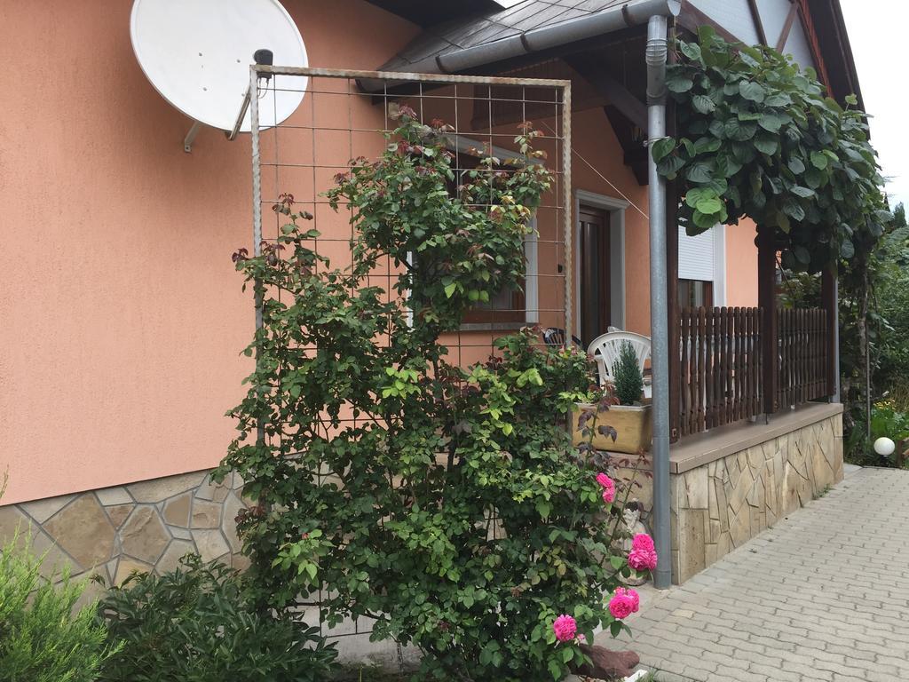 Valentin Vendeghaz Hotel Balatonlelle Exterior foto